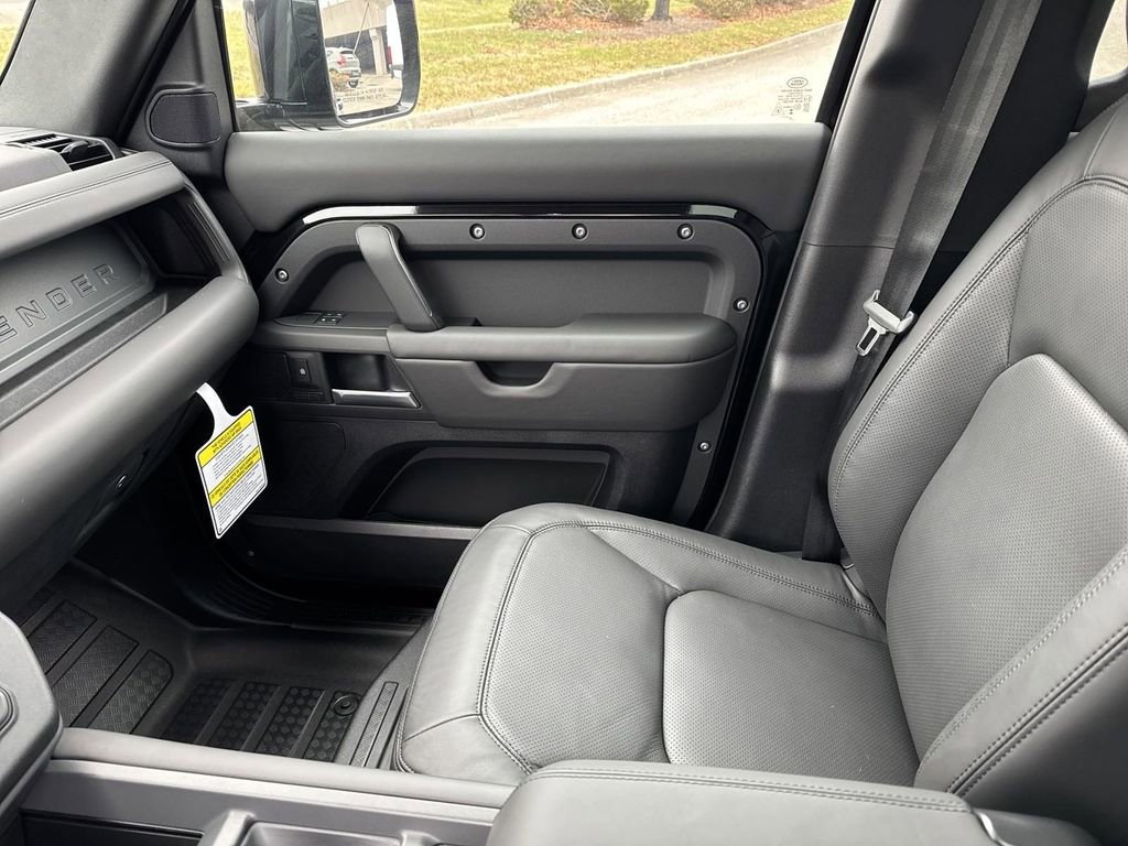 New 2025 Land Rover Defender 110 X-Dynamic SE image 24