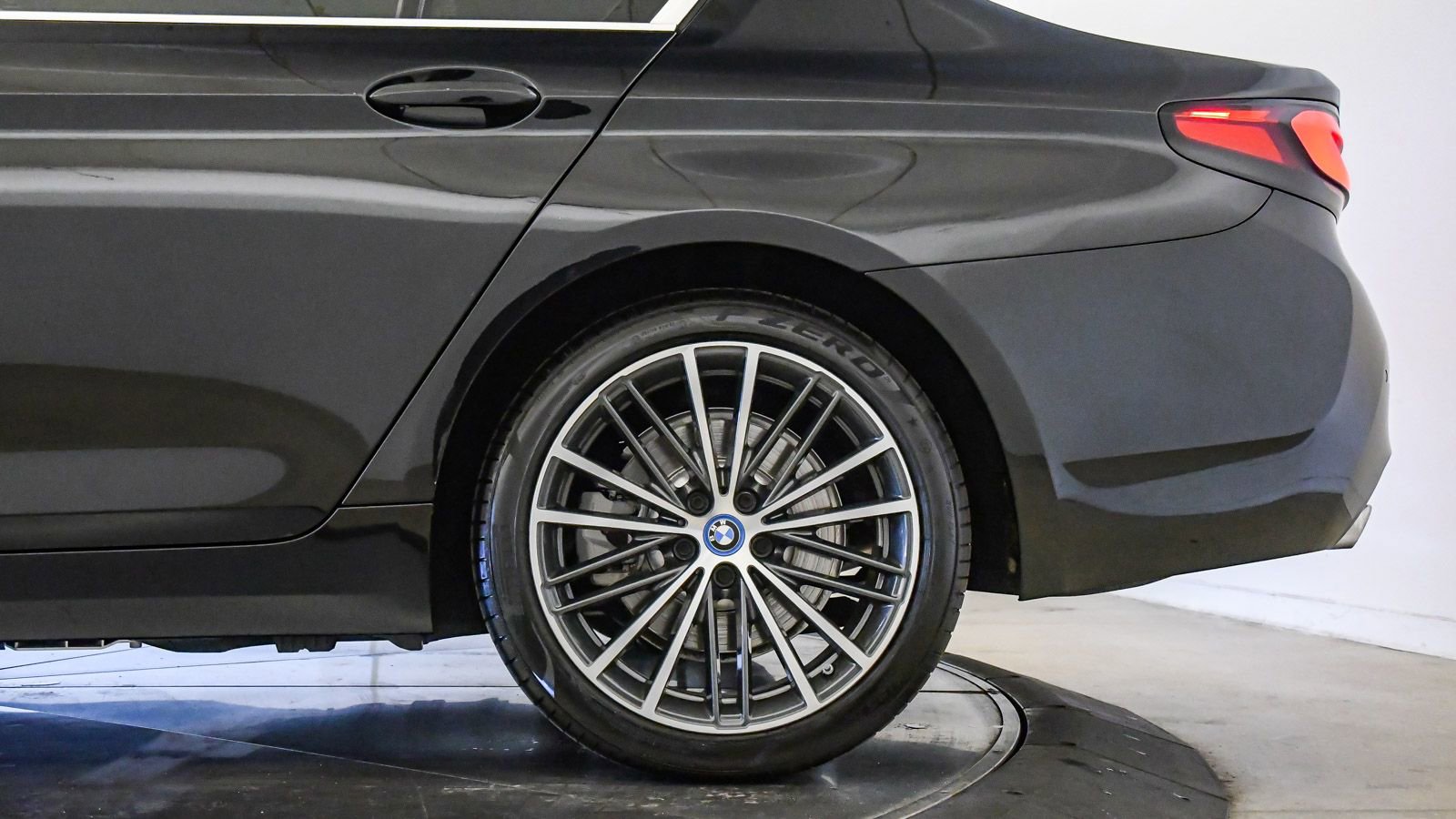 Certified 2023 BMW 530e w/ Premium Package image 11