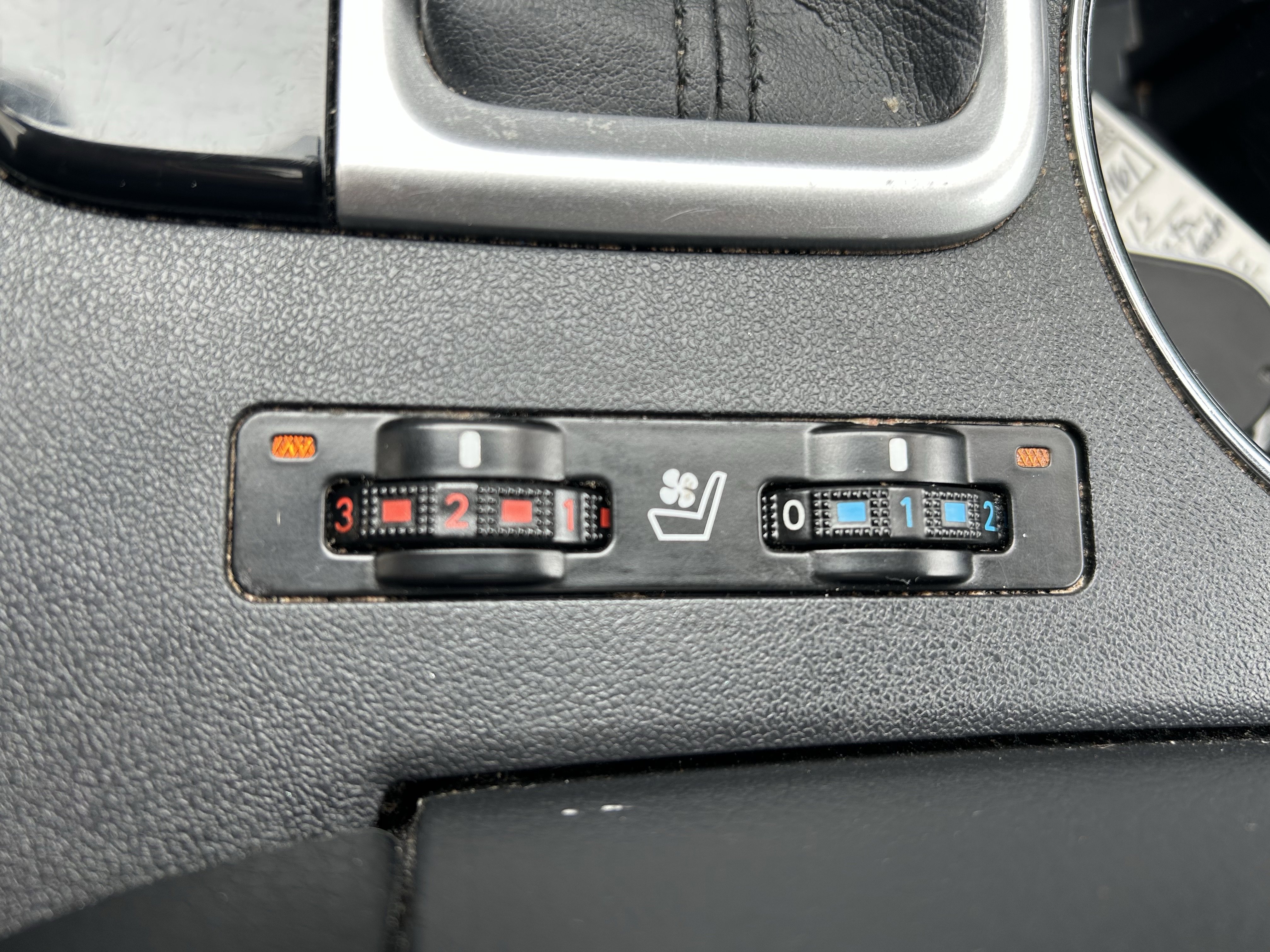 Used 2015 Toyota Highlander Limited AWD/4WD image 35
