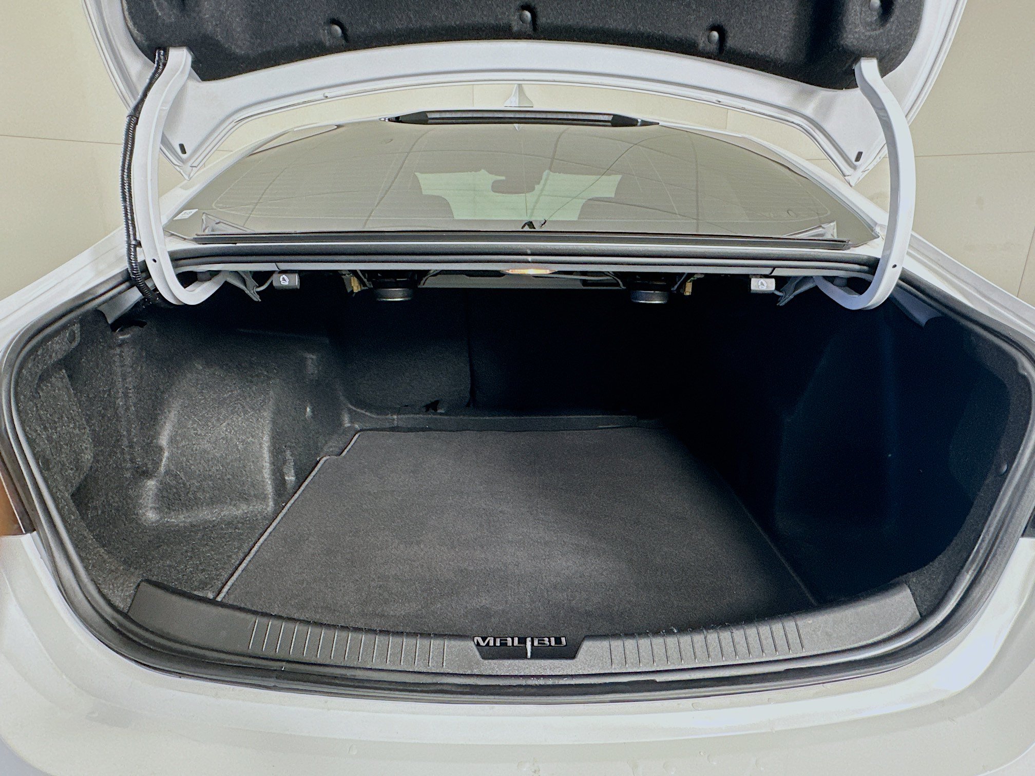 Used 2020 Chevrolet Malibu Premier FWD image 30