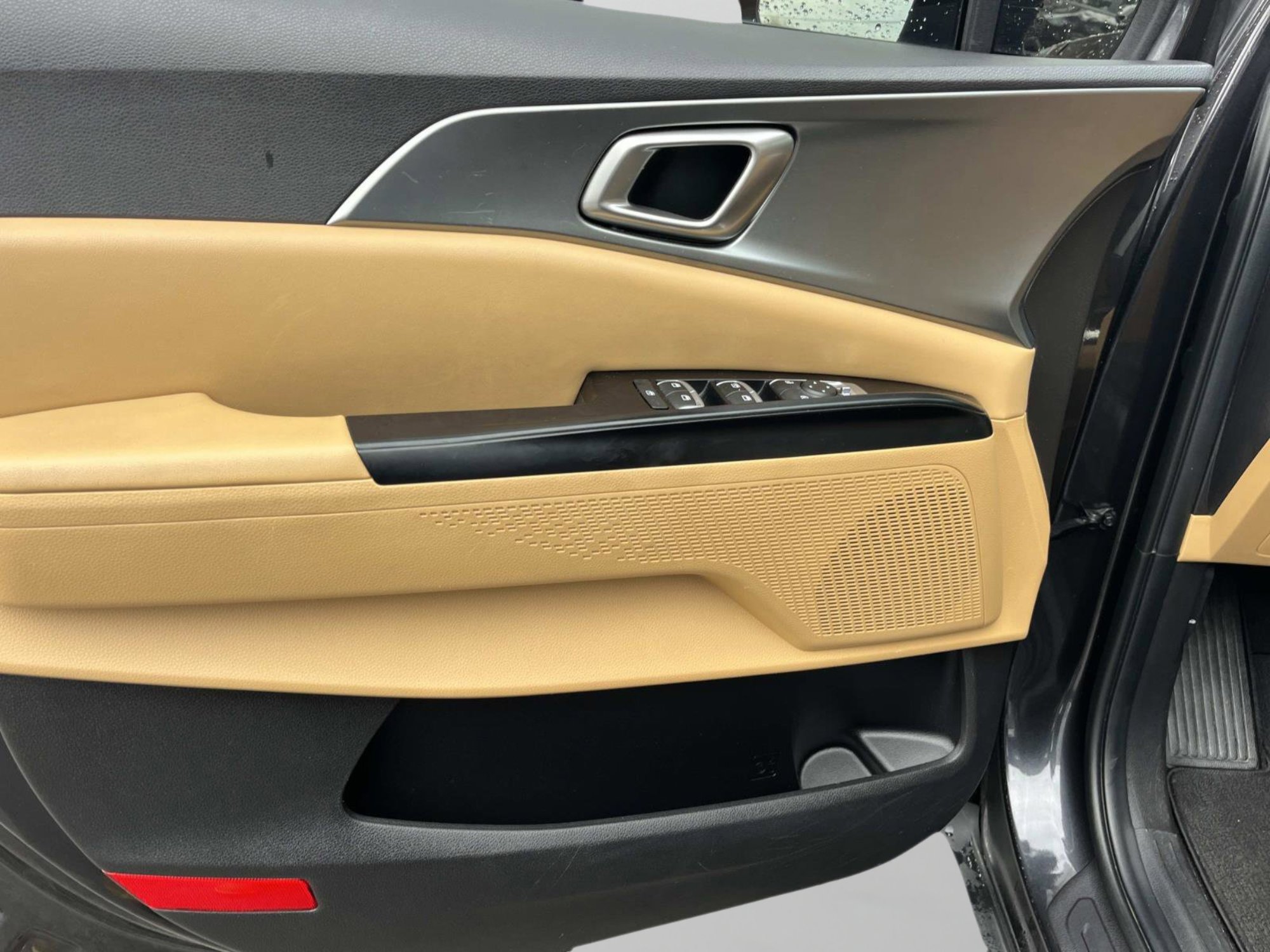 Certified 2024 Kia Carnival LX image 27