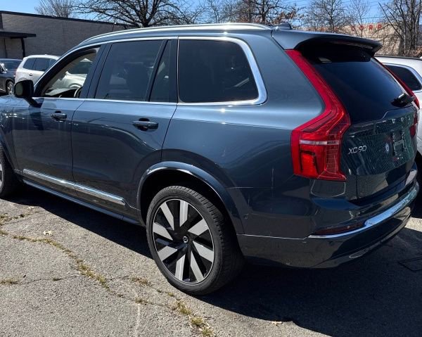 Used 2024 Volvo XC90 T8 Ultimate w/ Protection Package image 3