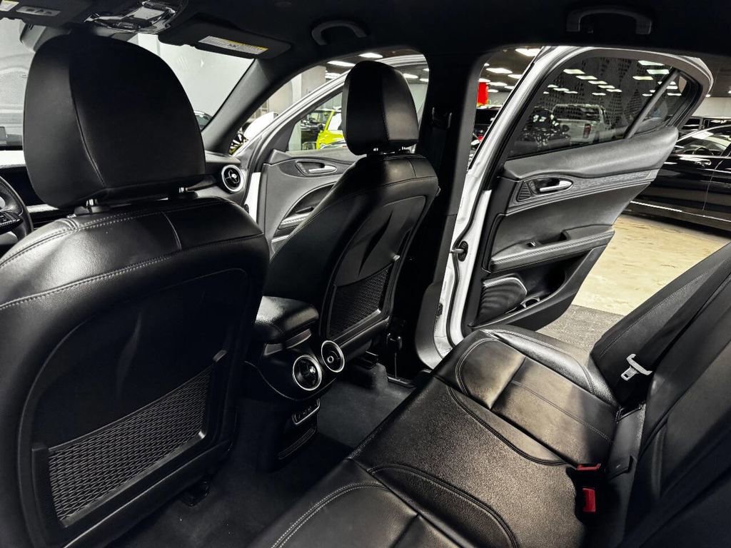 Used 2023 Alfa Romeo Stelvio Sprint image 41