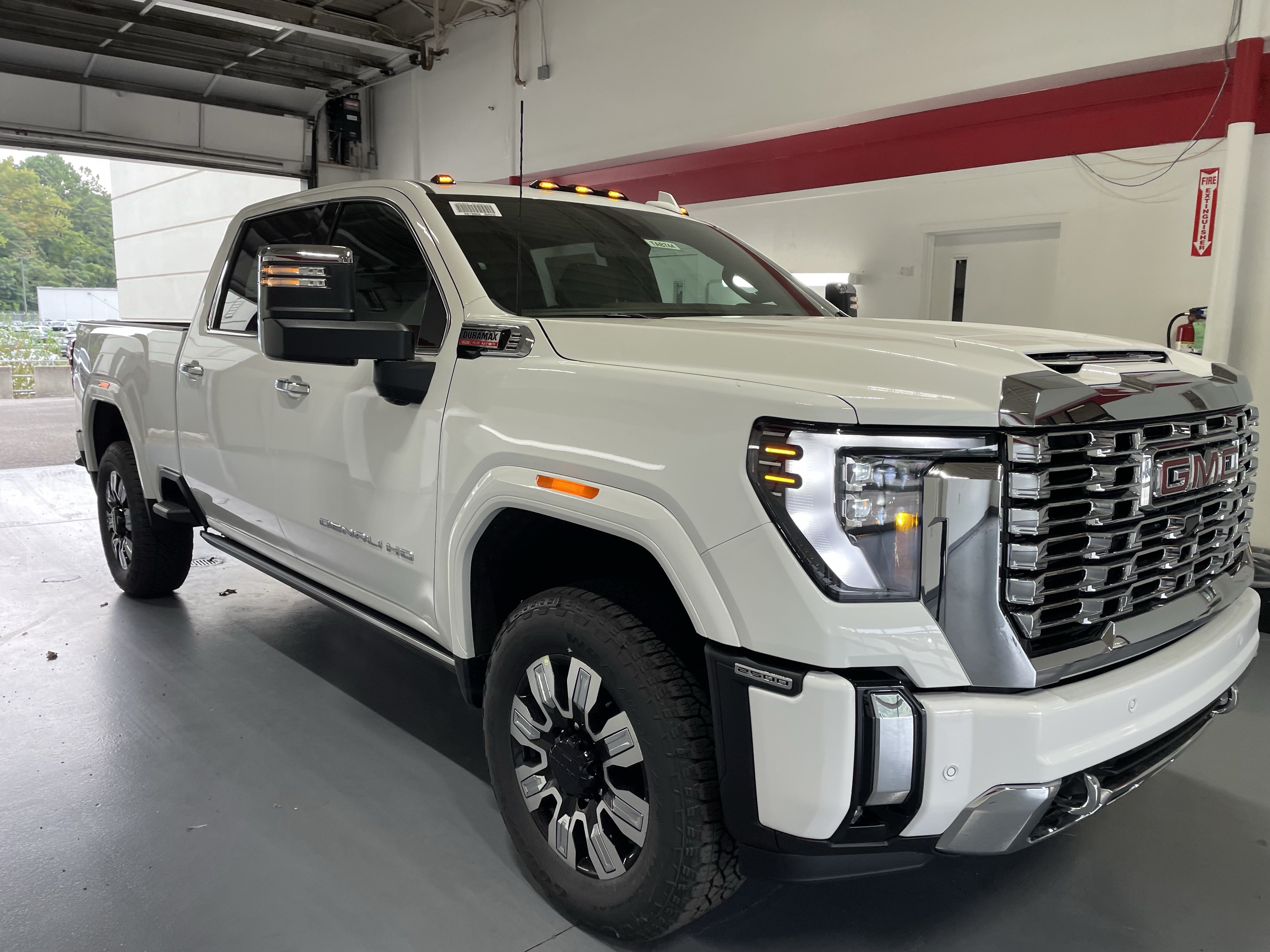 New 2026 GMC Sierra 2500 Denali w/ Denali Reserve Package AWD/4WD image 3