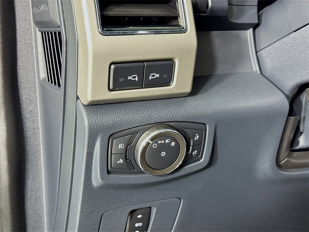 Used 2022 Ford F350 Lariat image 22