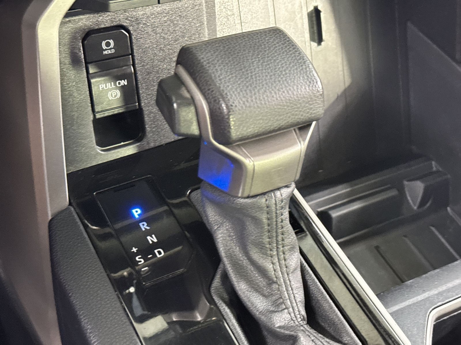 Used 2022 Toyota Tundra SR5 w/ SR5 Convenience Package AWD/4WD image 26