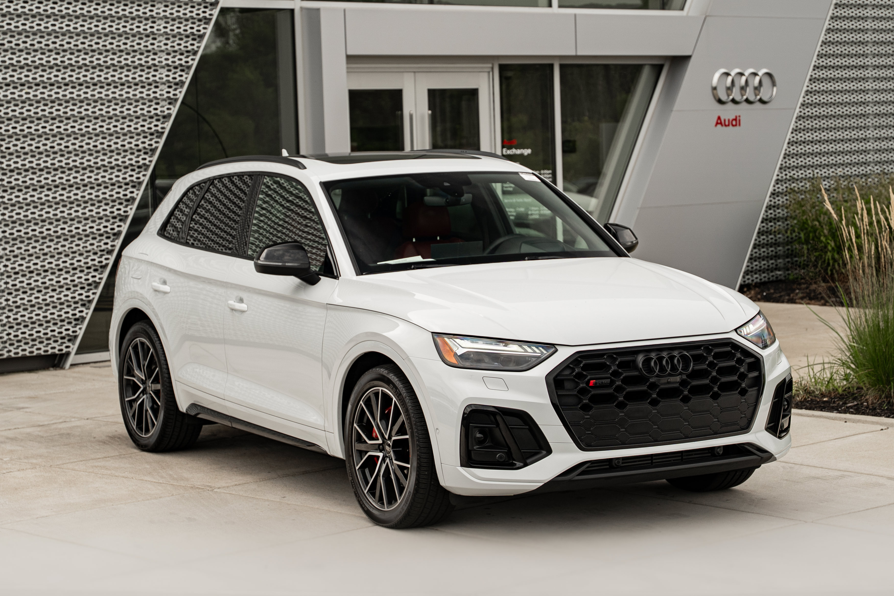 Certified 2023 Audi SQ5 Prestige w/ Prestige Package AWD/4WD image 2