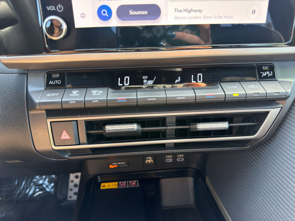 Used 2025 Toyota Camry Hybrid FWD image 14
