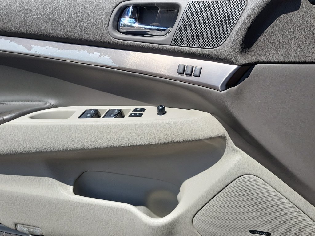 Used 2011 INFINITI G37 x Sedan w/ Premium Pkg AWD/4WD image 9