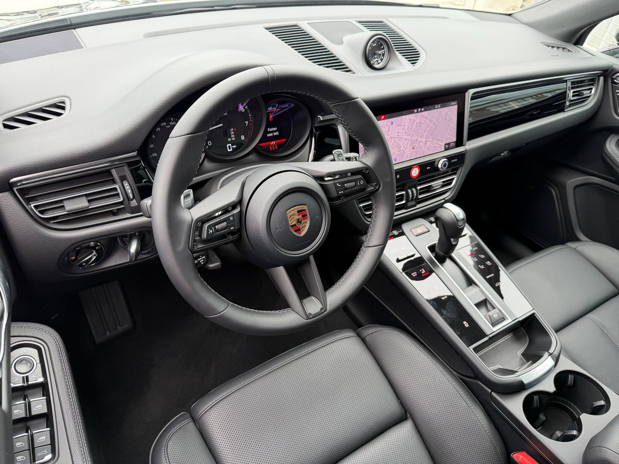 Certified 2026 Porsche Macan AWD/4WD image 4