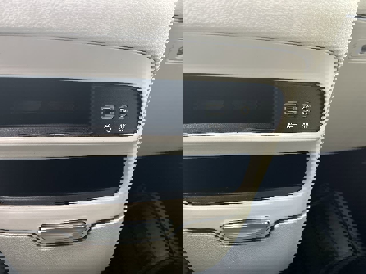 Used 2020 Chrysler Pacifica Limited image 26