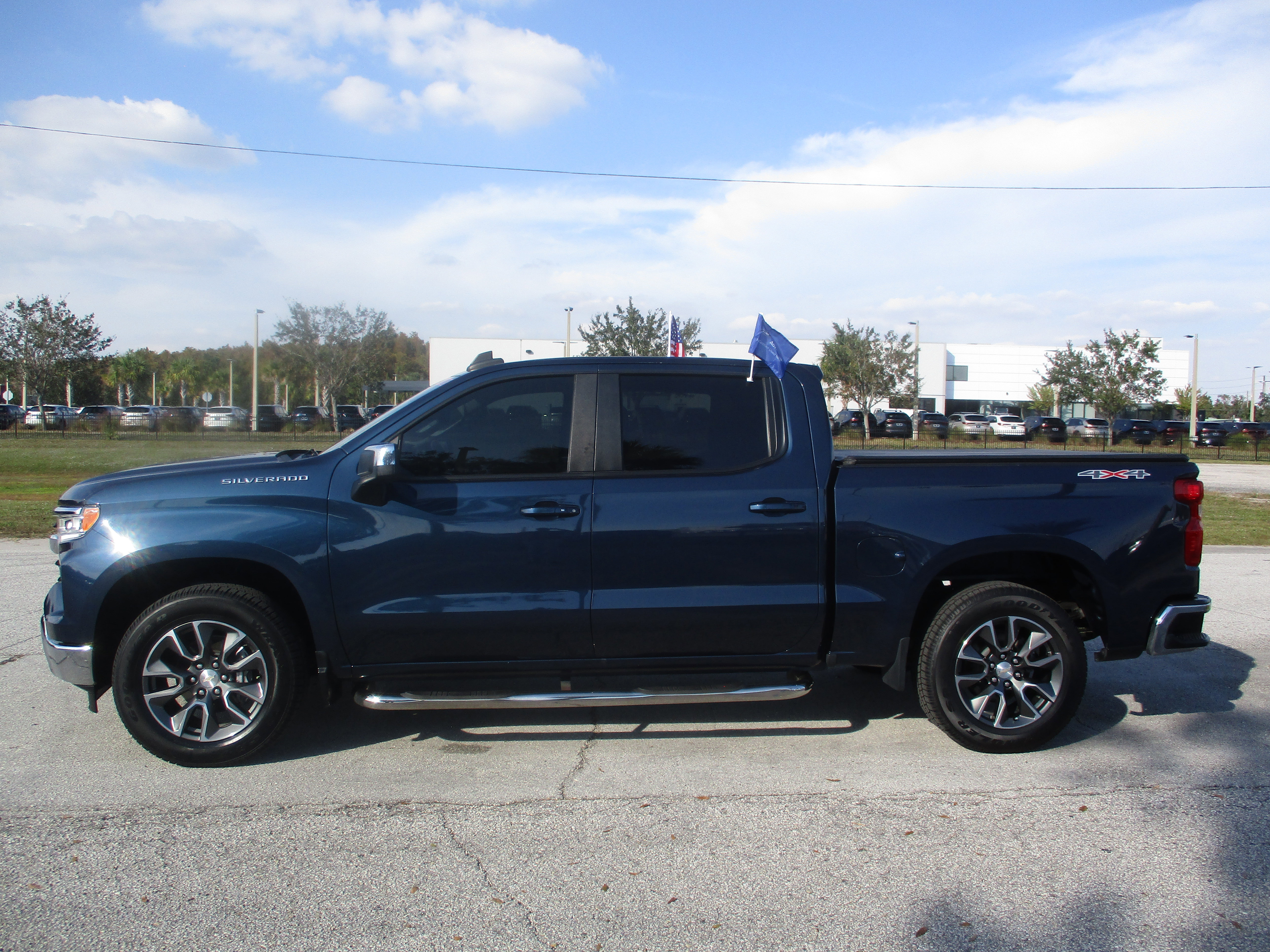 Used 2022 Chevrolet Silverado 1500 LT image 4