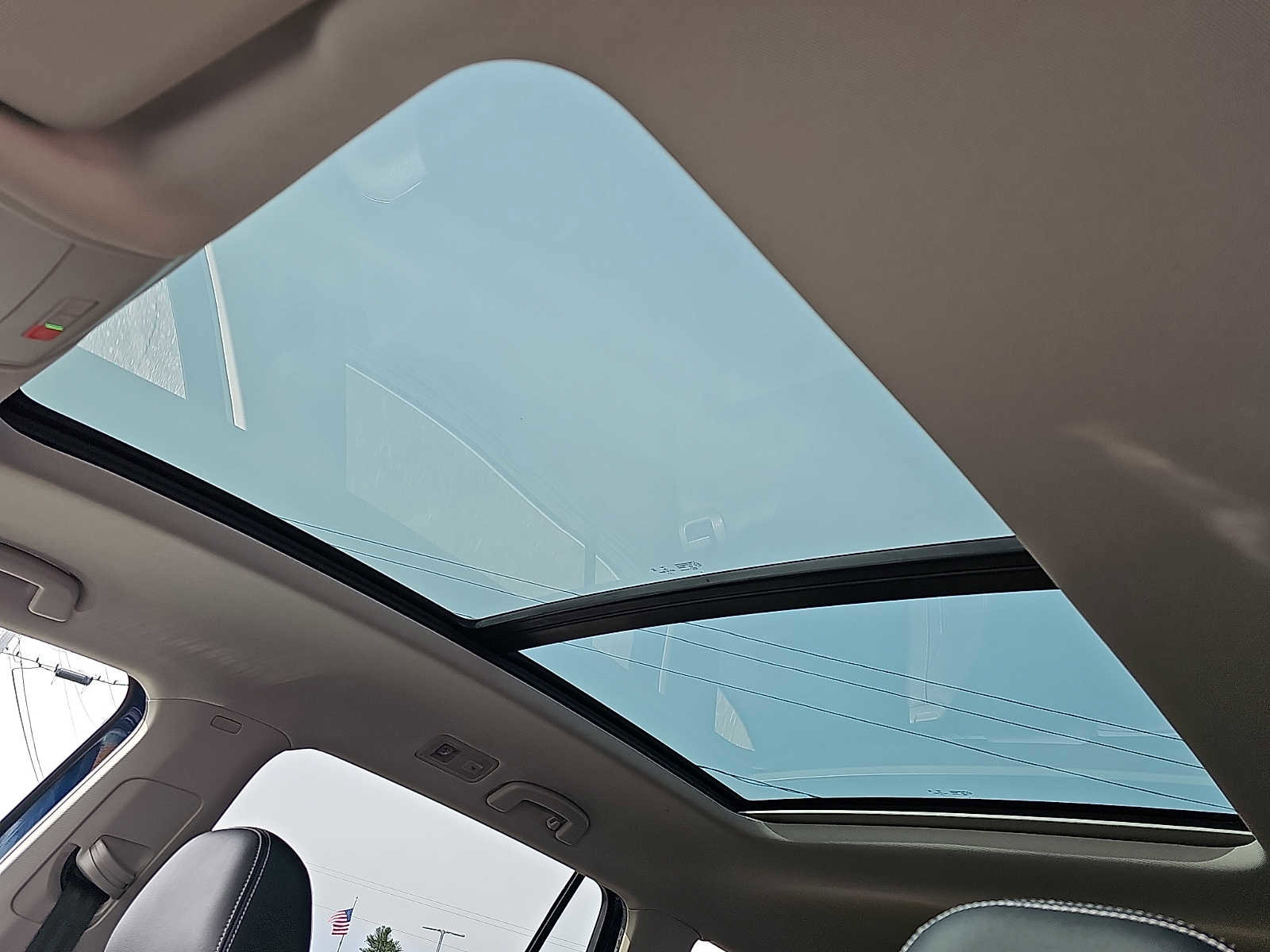 Used 2022 Volkswagen Atlas SEL R-Line image 17