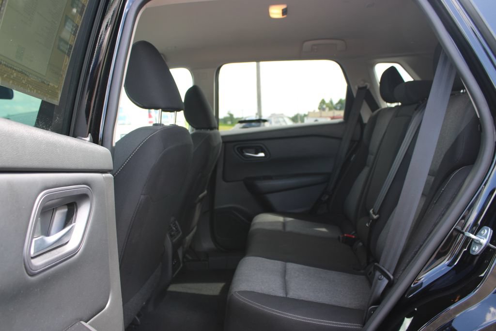 Used 2024 Nissan Rogue SV AWD/4WD image 23