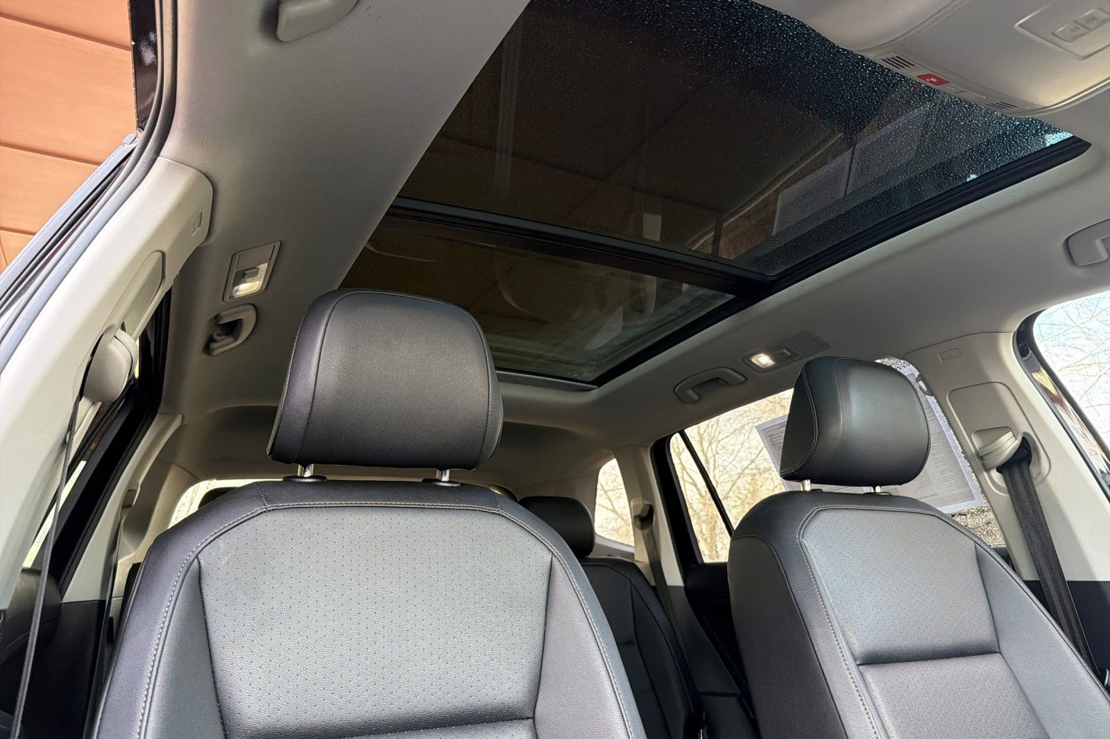 Used 2020 Volkswagen Tiguan SE w/ Panoramic Sunroof Package image 19