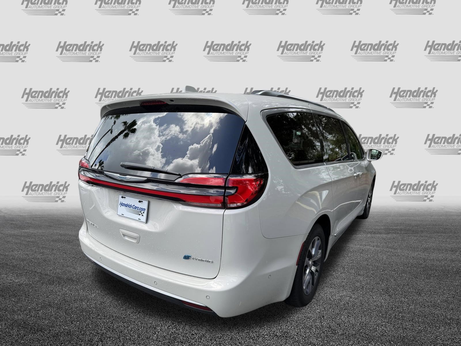 Used 2021 Chrysler Pacifica Pinnacle FWD image 9