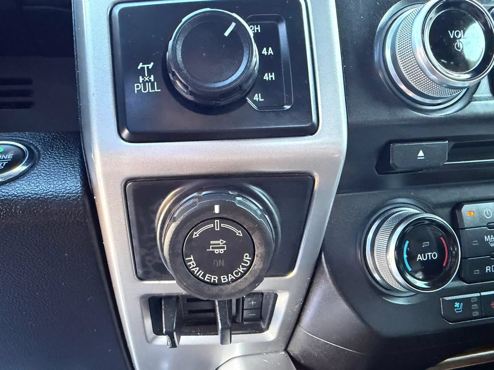 Used 2018 Ford F150 Lariat w/ Equipment Group 502A Luxury AWD/4WD image 20