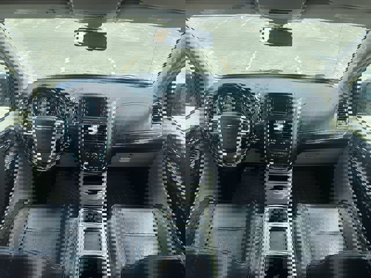 Used 2015 Chrysler Town & Country Touring image 15