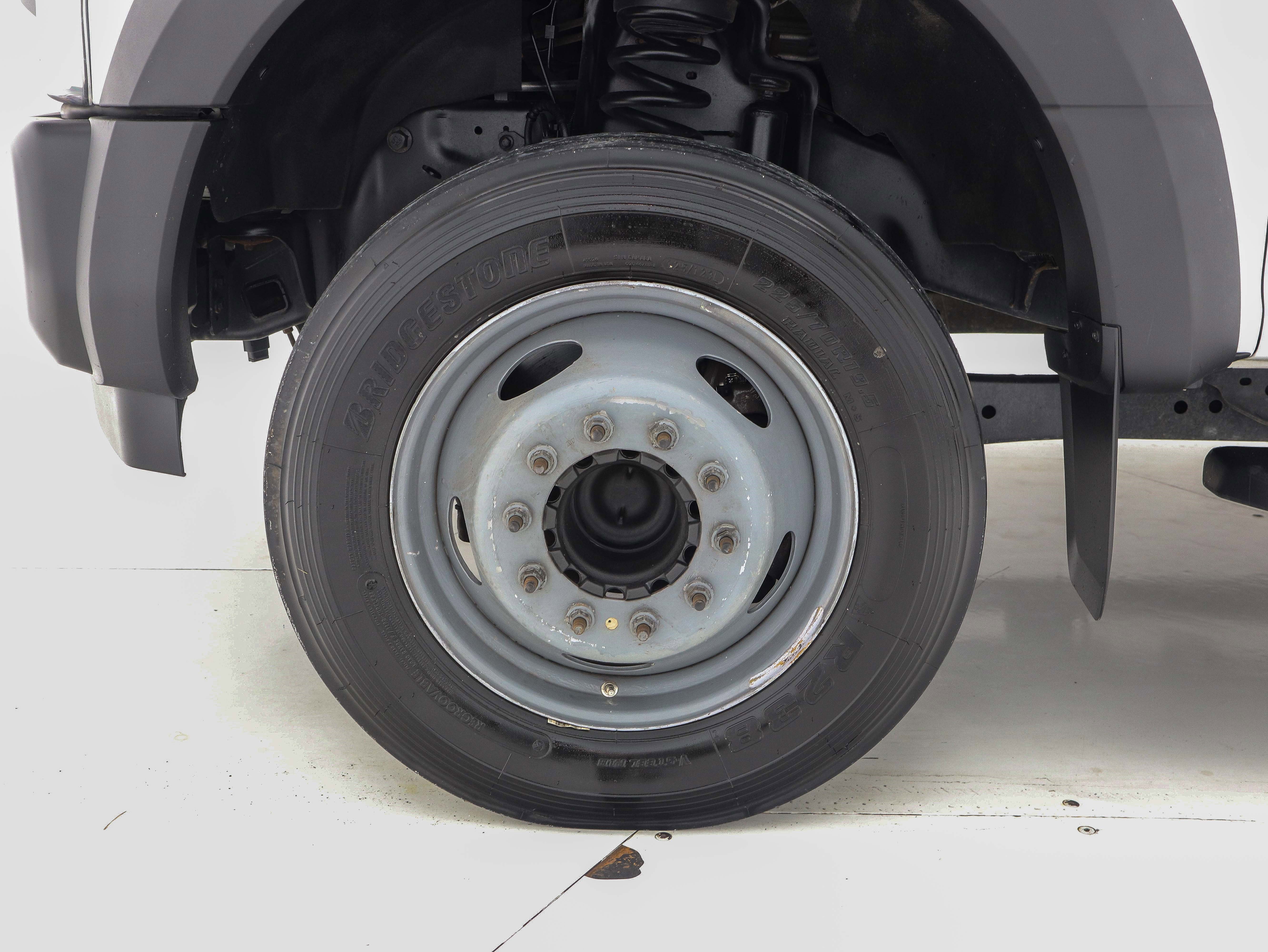 Used 2017 Ford F550 2WD Regular Cab Super Duty image 30