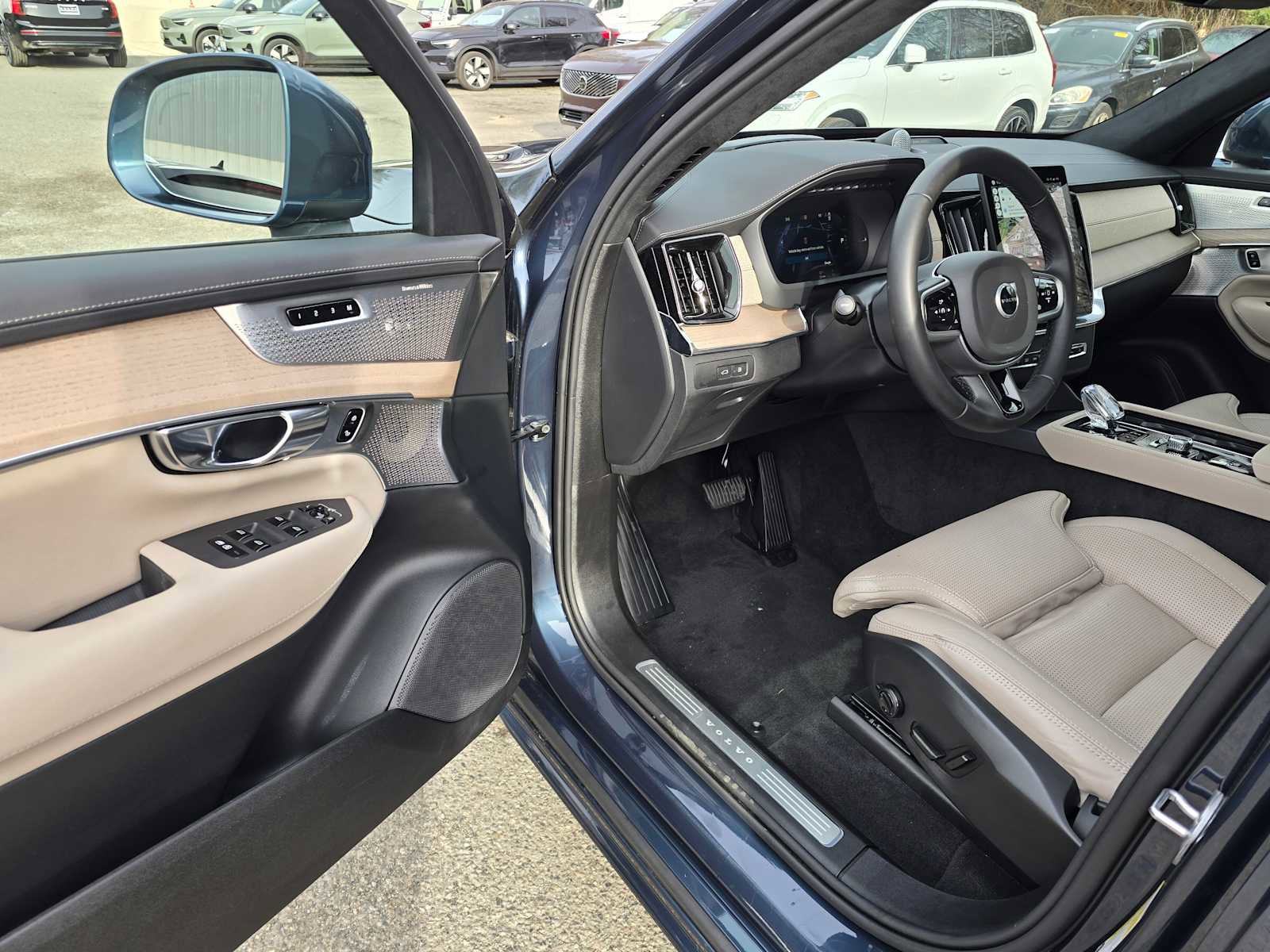 Certified 2025 Volvo XC90 T8 Ultra image 20