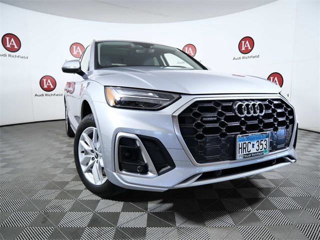 Used 2022 Audi Q5 2.0T Premium w/ Convenience Package image 2
