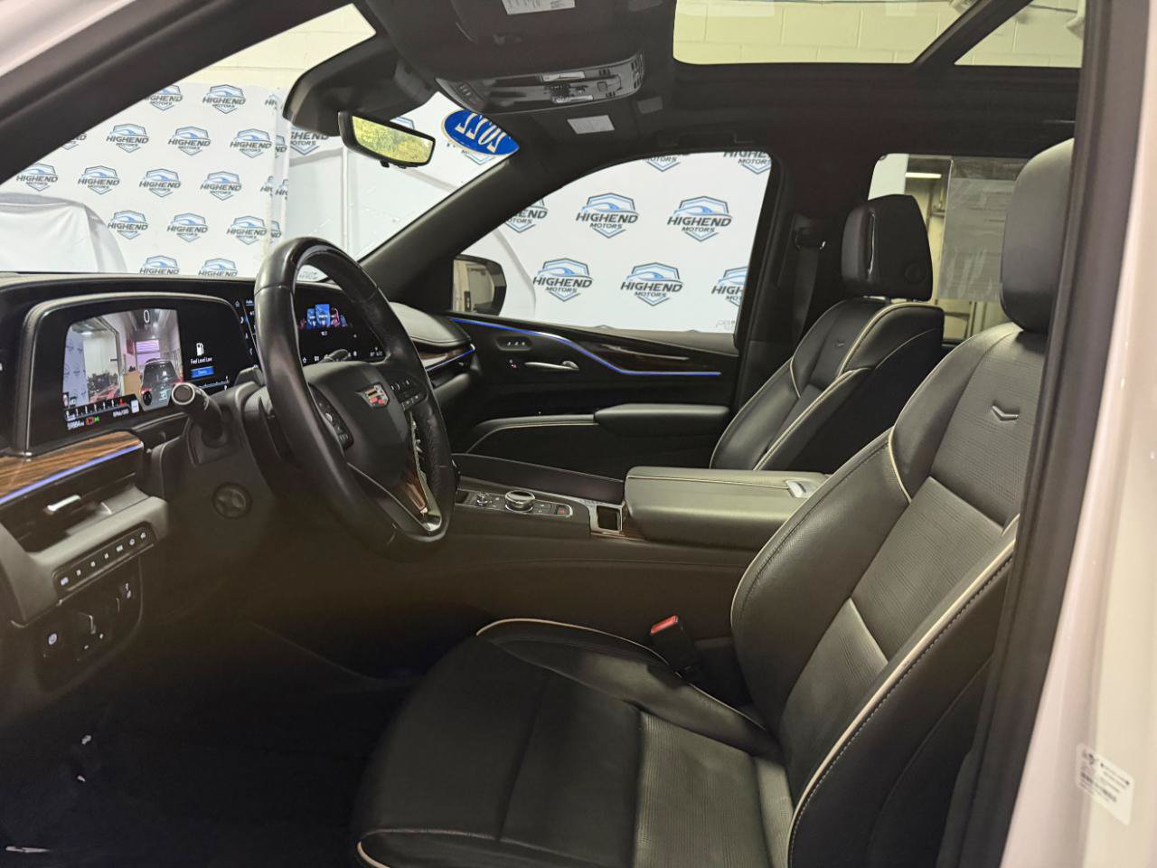 Used 2022 Cadillac Escalade Premium Luxury w/ Performance Package AWD/4WD image 15