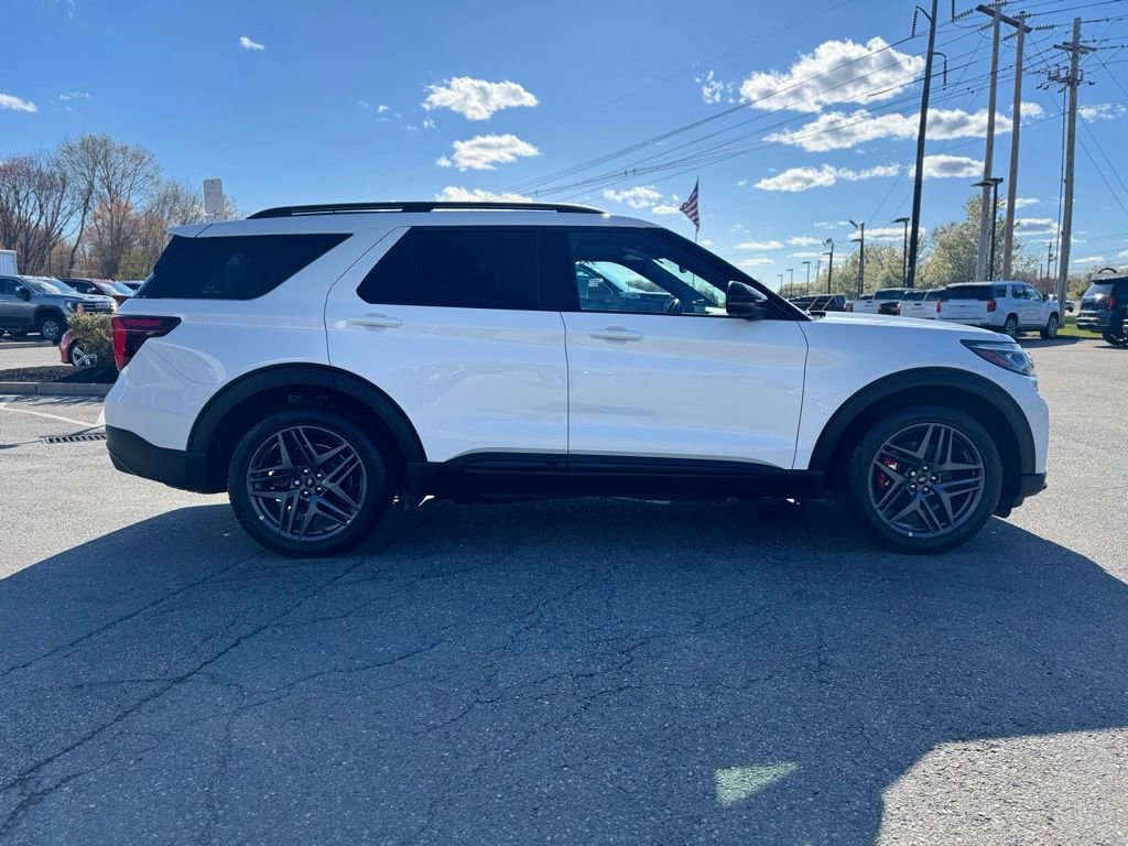 Used 2025 Ford Explorer ST AWD/4WD image 8