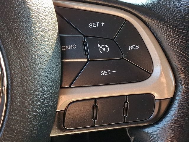 Used 2017 Jeep Renegade Latitude w/ Cold Weather Group AWD/4WD image 21