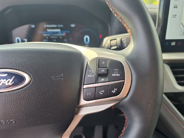 Used 2025 Ford Explorer Active AWD/4WD image 29