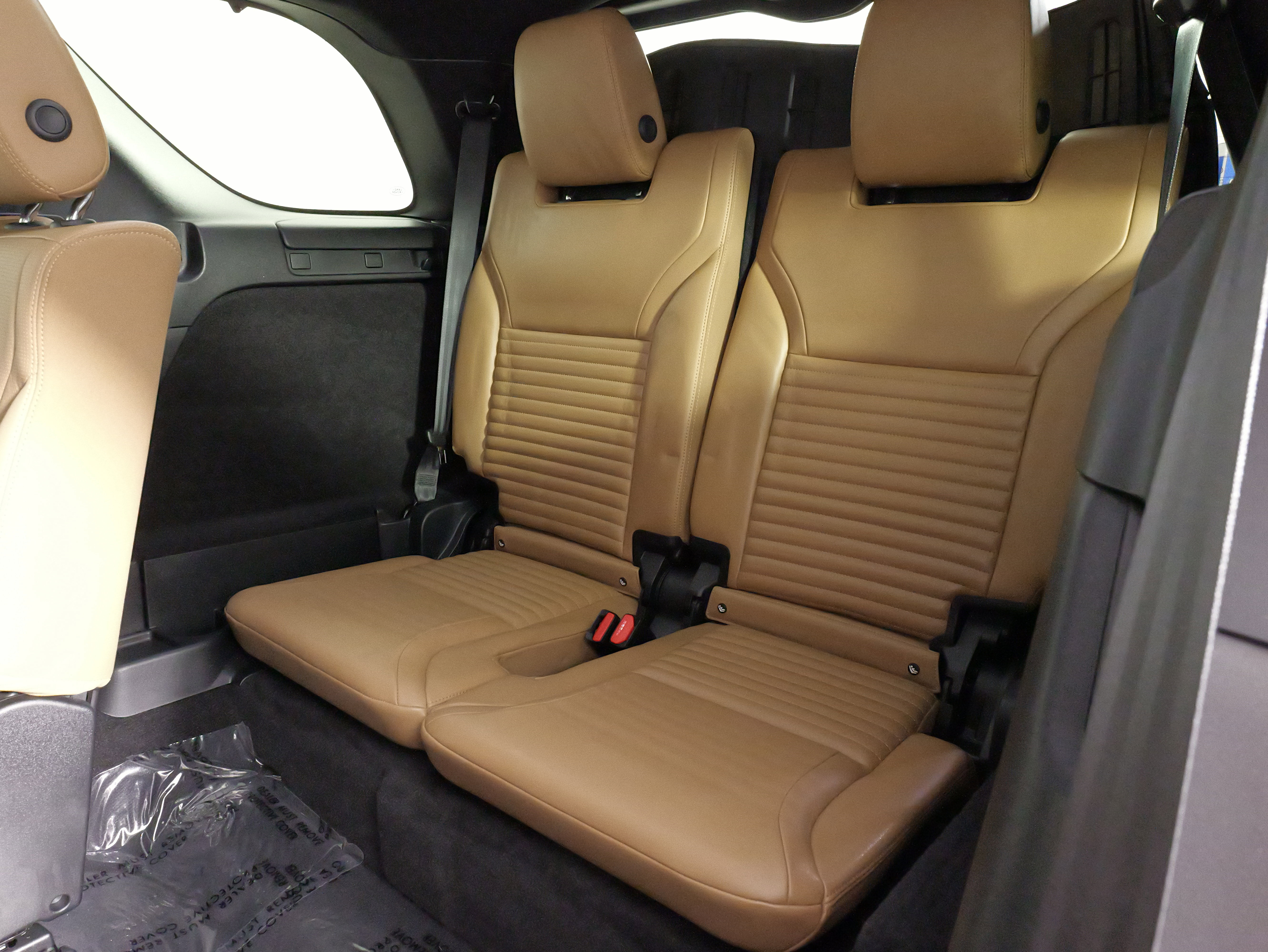 Used 2024 Land Rover Discovery Dynamic SE image 43