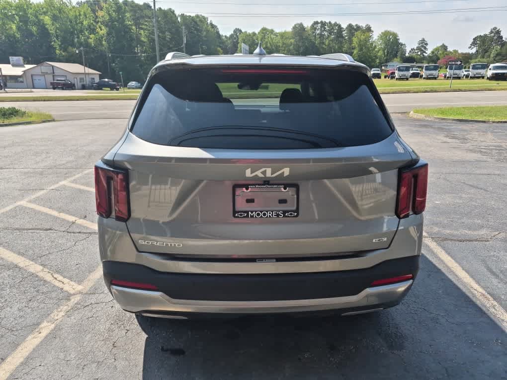 Used 2025 Kia Sorento EX AWD/4WD image 6