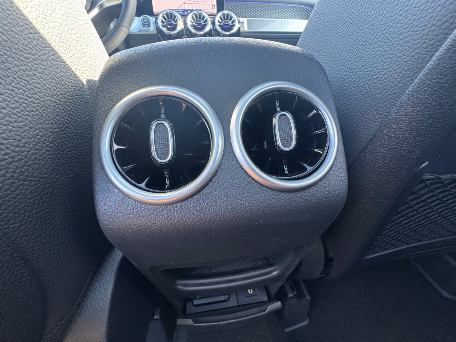 New 2026 Mercedes-Benz GLB 250 4MATIC image 33