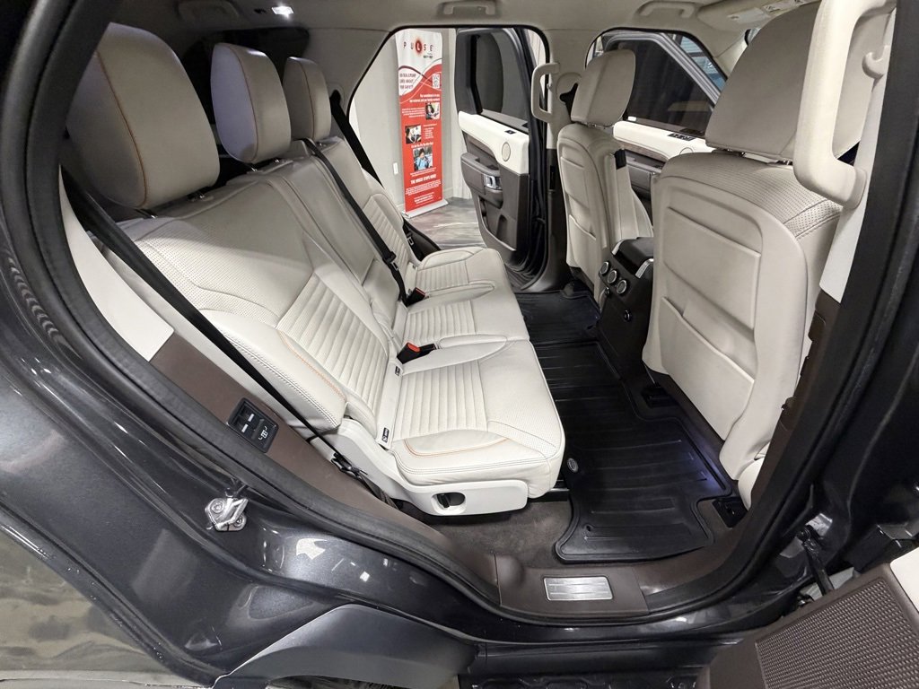 Used 2019 Land Rover Discovery HSE image 50