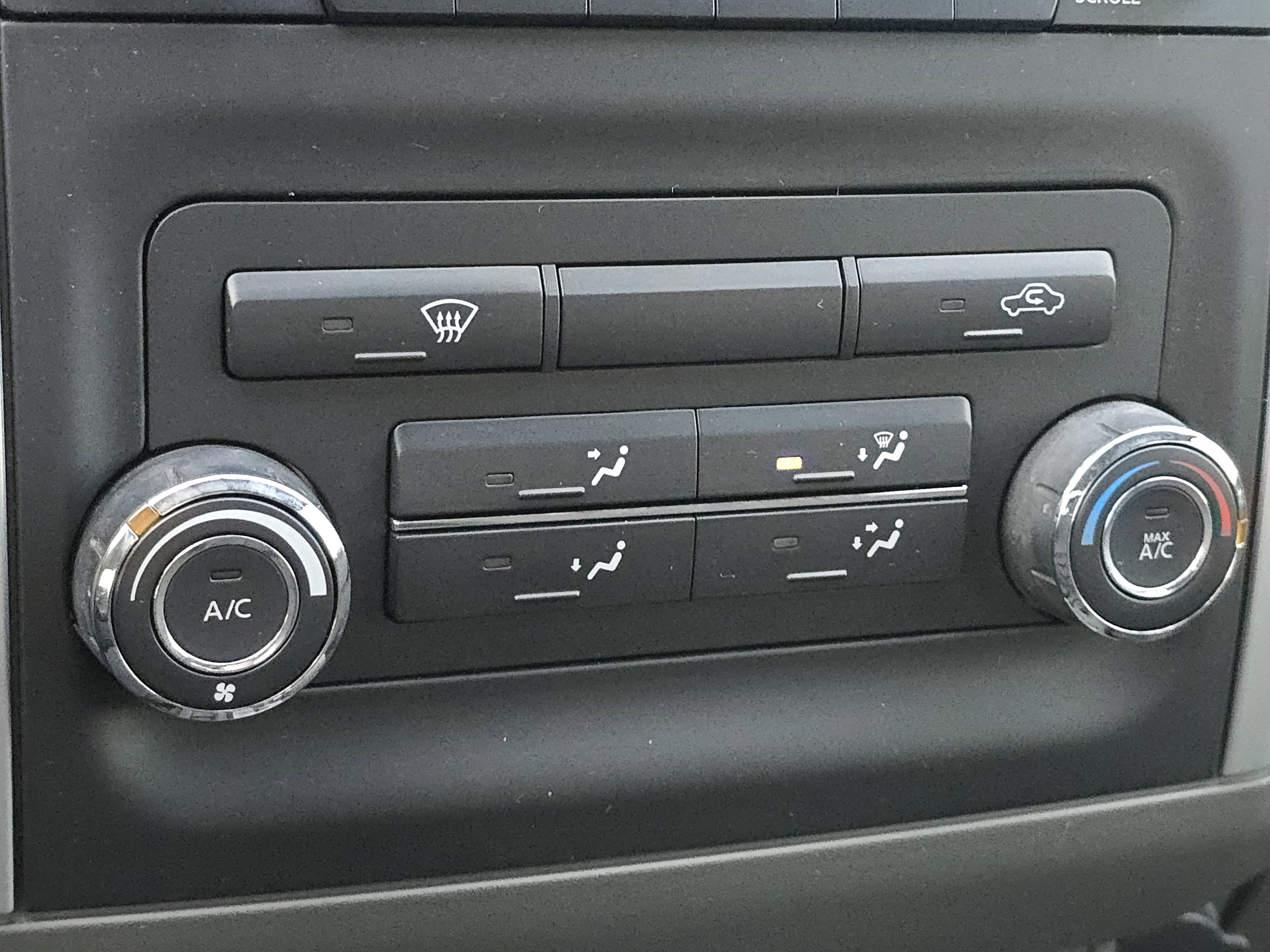 Used 2015 Nissan Frontier Desert Runner image 19