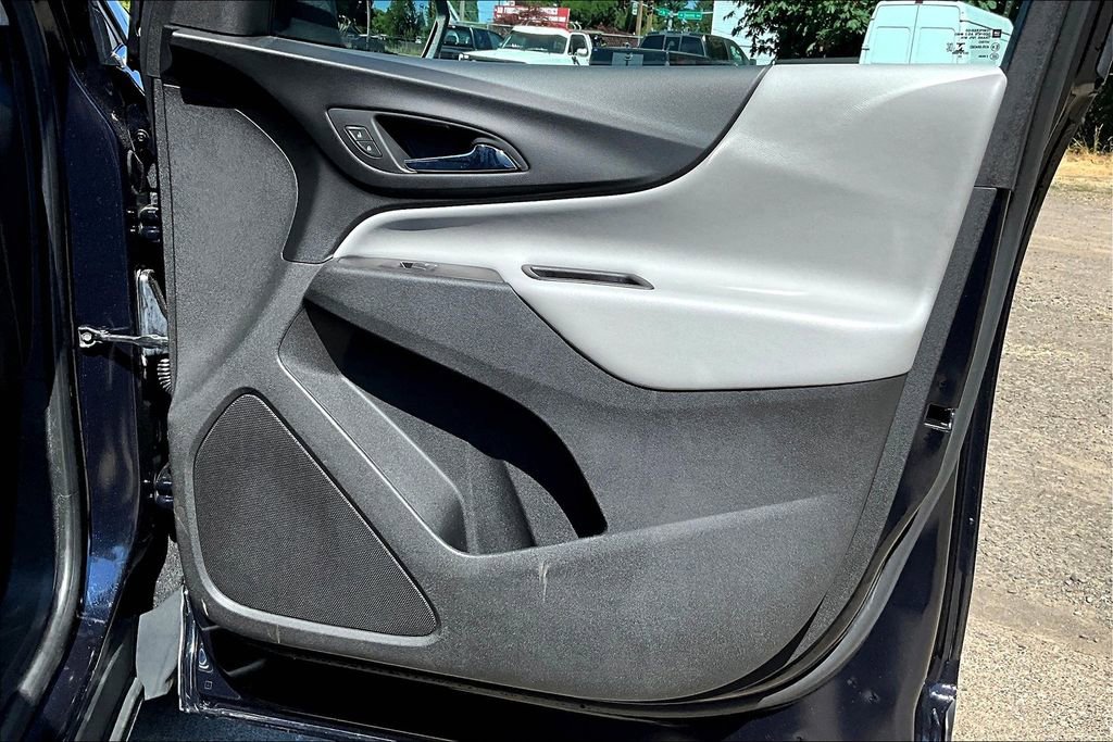 Used 2021 Chevrolet Equinox LT w/ Driver Convenience Package image 23