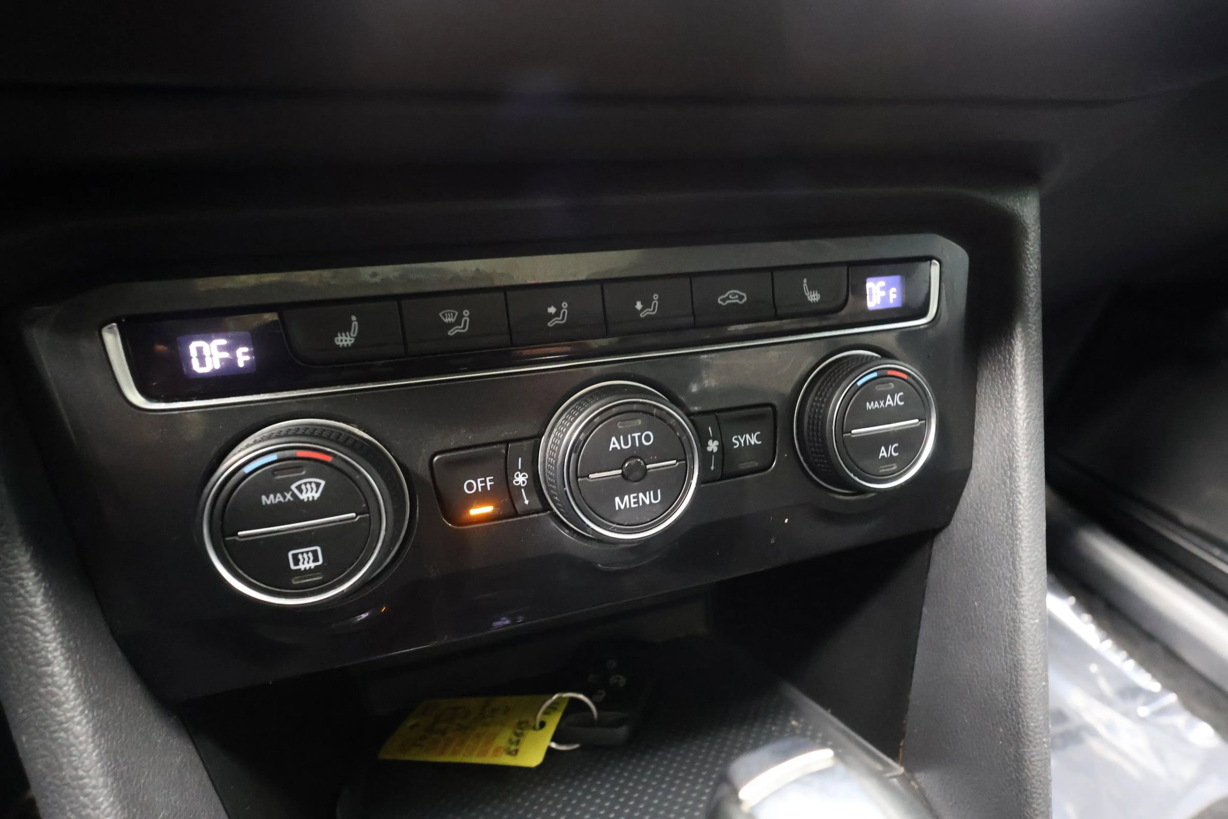 Used 2019 Volkswagen Tiguan SE image 24