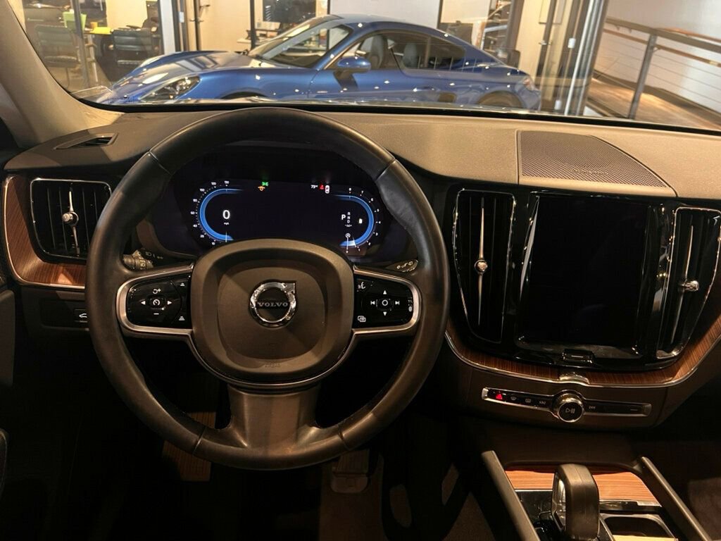 Used 2023 Volvo XC60 B5 Plus image 17