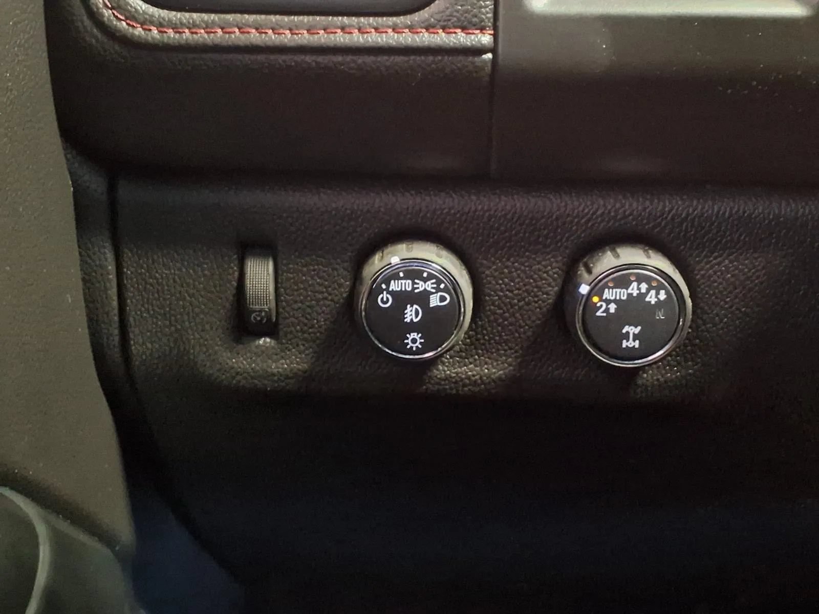 Used 2015 GMC Canyon SLE w/ All-Terrain Package AWD/4WD image 27