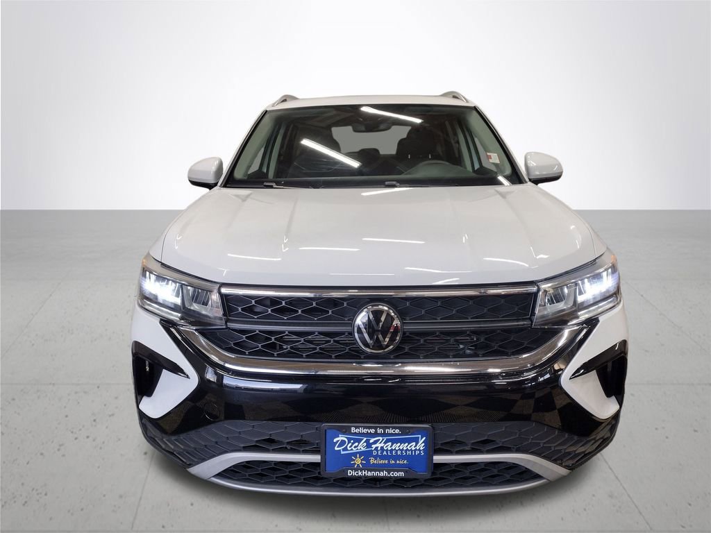 Certified 2023 Volkswagen Taos SE w/ Panoramic Sunroof Package image 3