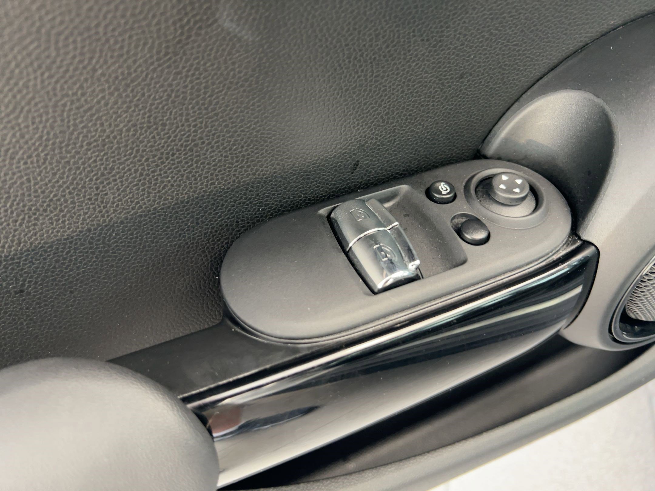 Used 2024 MINI Cooper 2-Door Hardtop image 13