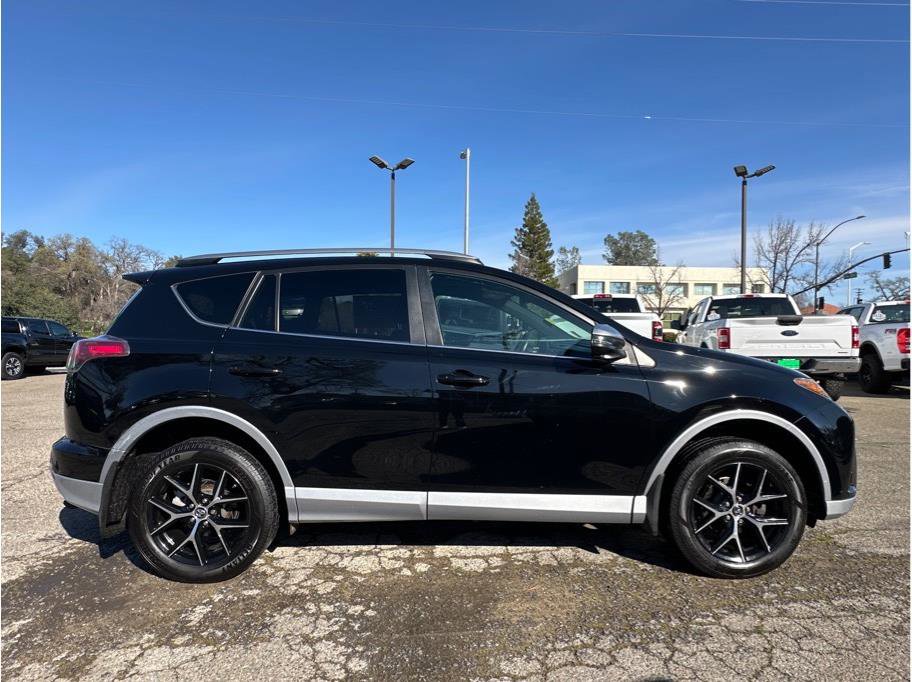 Used 2018 Toyota RAV4 SE w/ Power Extra Value Package image 9