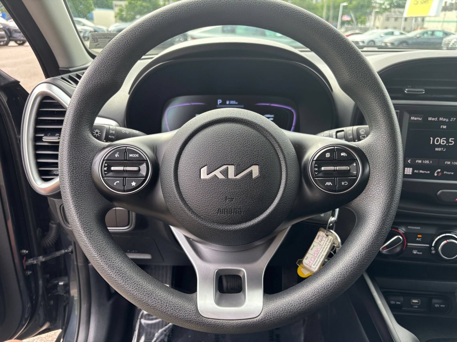 Used 2025 Kia Soul LX w/ LX Technology Package FWD image 27