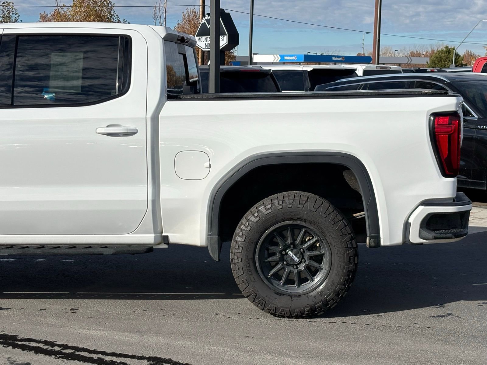 Used 2023 GMC Sierra 1500 AT4 w/ Technology Package image 9