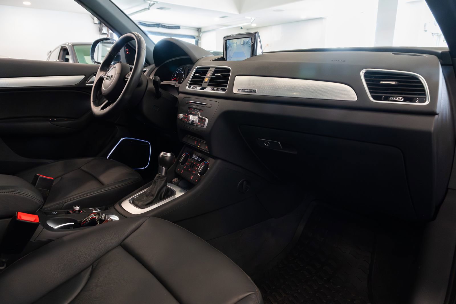 Used 2018 Audi Q3 2.0T Premium Plus AWD/4WD image 16