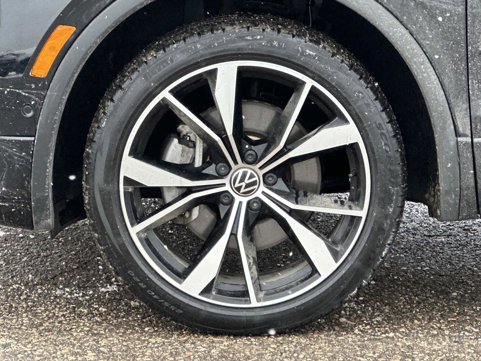 Used 2022 Volkswagen Tiguan SEL R-Line image 9