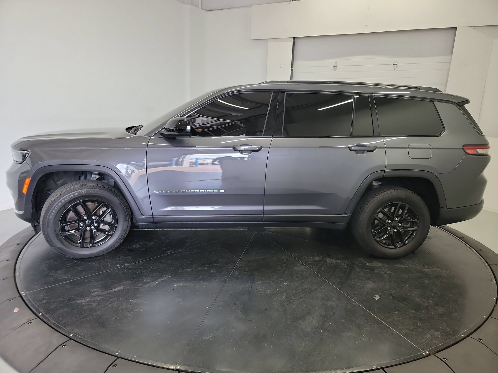 Used 2023 Jeep Grand Cherokee L Laredo AWD/4WD image 4