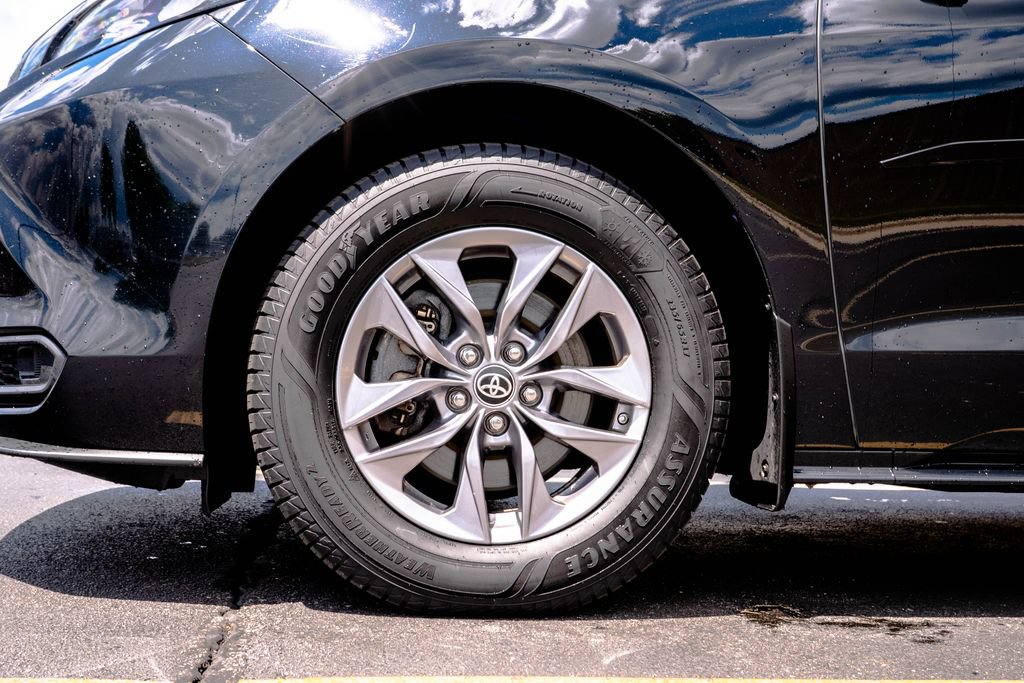 Used 2024 Toyota Sienna LE w/ LE Plus Package AWD/4WD image 11