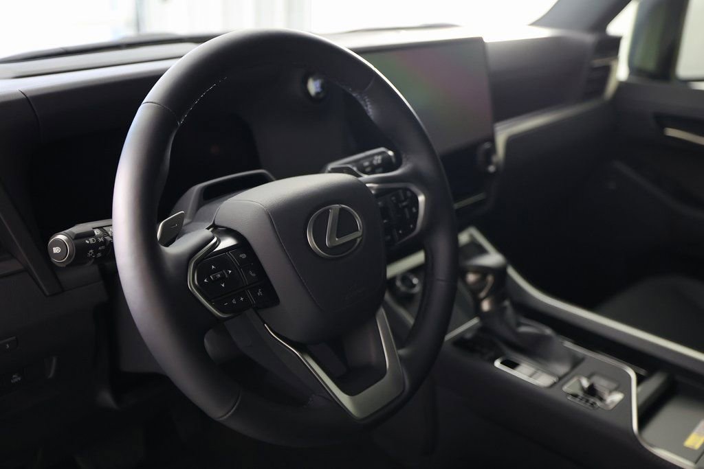 Used 2026 Lexus GX 550 w/ Accessory Package (2T) AWD/4WD image 20