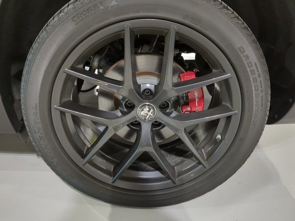 Used 2019 Alfa Romeo Stelvio Ti w/ Nero Edizione image 7