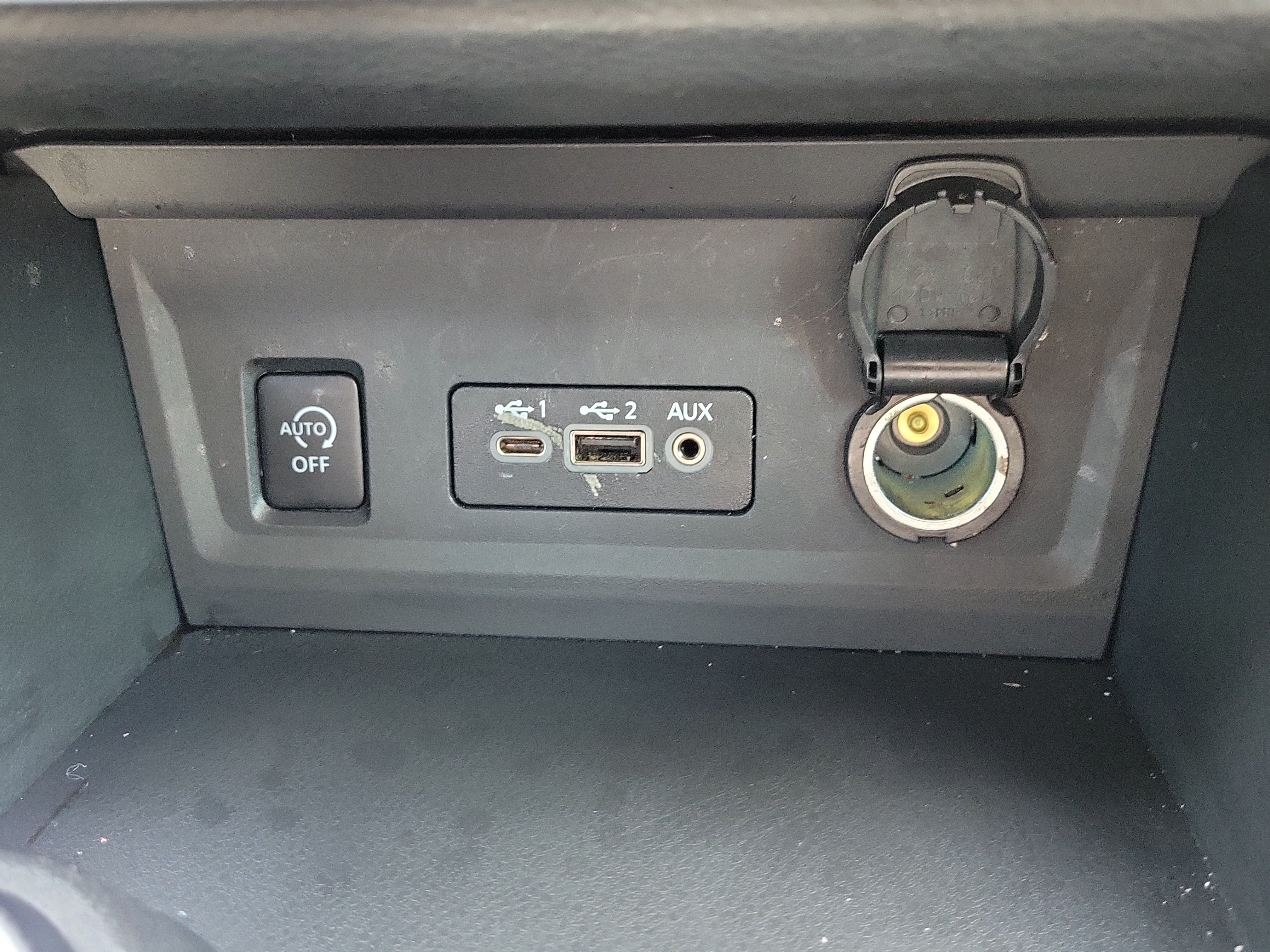 Certified 2024 Nissan Sentra SR w/ Lighting Package FWD image 29